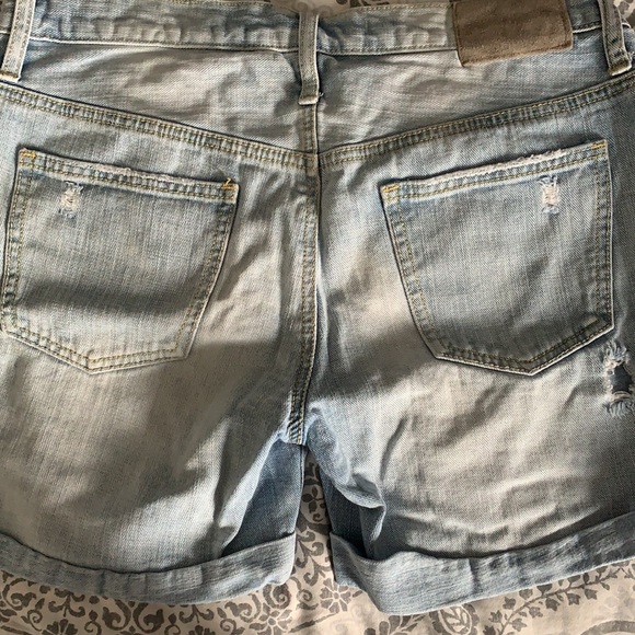 Women’s jean shorts, distressed look - Picture 3 of 3